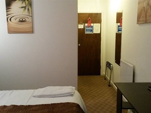 Red Lion Hotel Tredegar Esterno foto